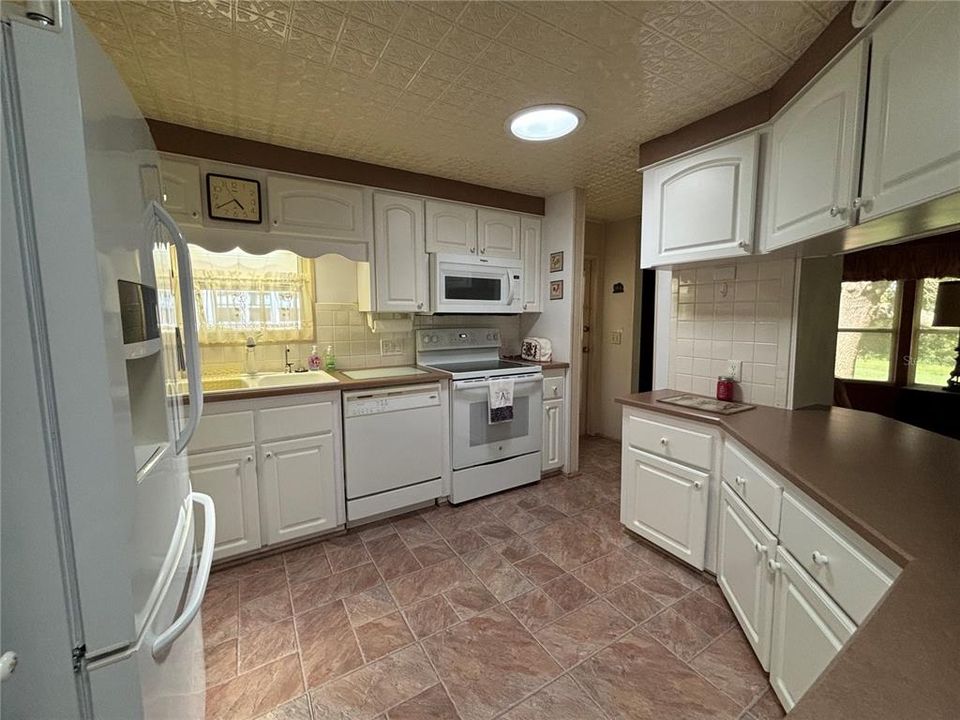 For Sale: $179,000 (2 beds, 2 baths, 1432 Square Feet)