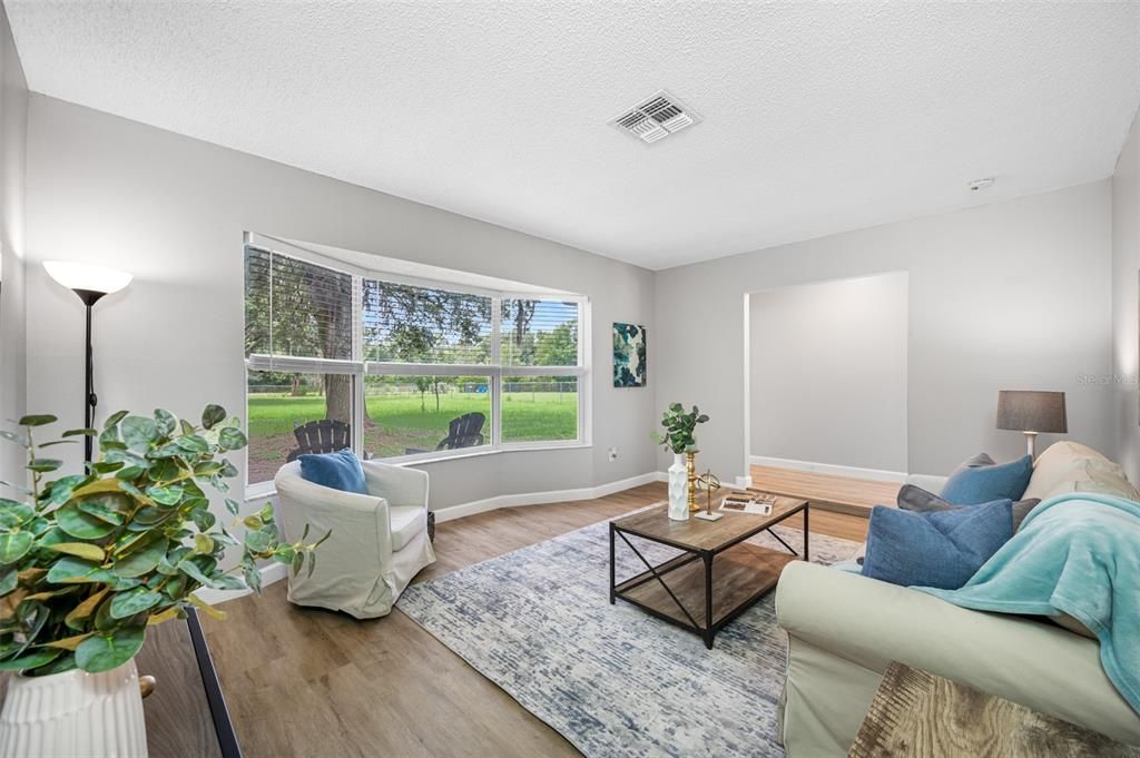 Active With Contract: $369,000 (3 beds, 2 baths, 1283 Square Feet)