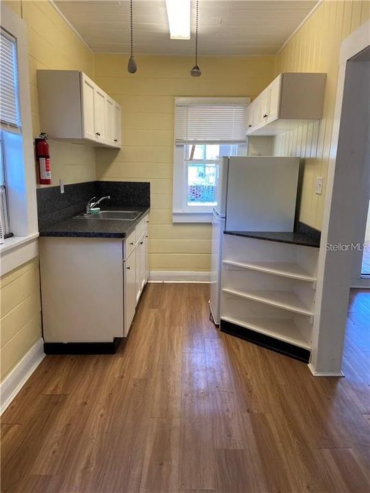 Picture of free standing 1 br/1ba kitchen