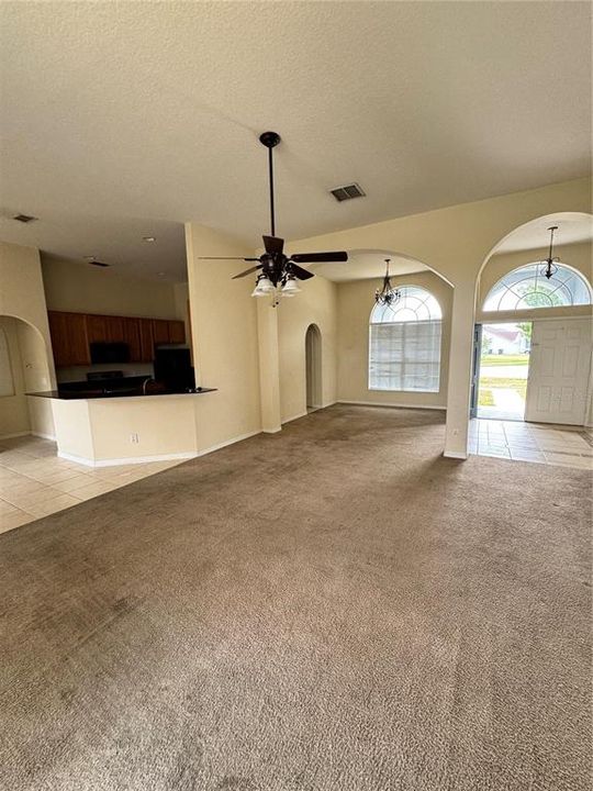 For Rent: $2,350 (4 beds, 2 baths, 2466 Square Feet)