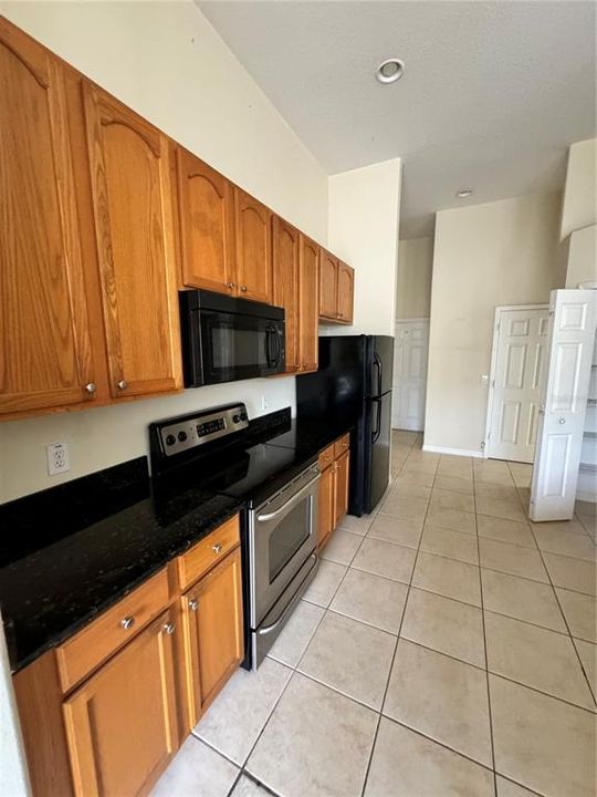 For Rent: $2,350 (4 beds, 2 baths, 2466 Square Feet)