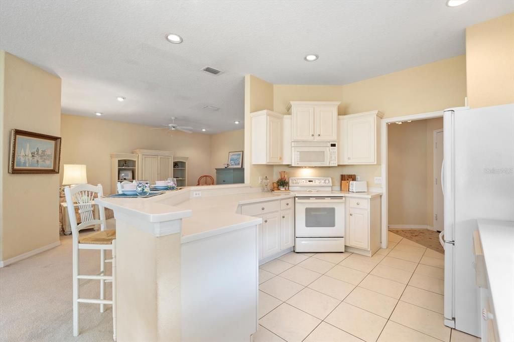 For Sale: $325,000 (2 beds, 2 baths, 1665 Square Feet)