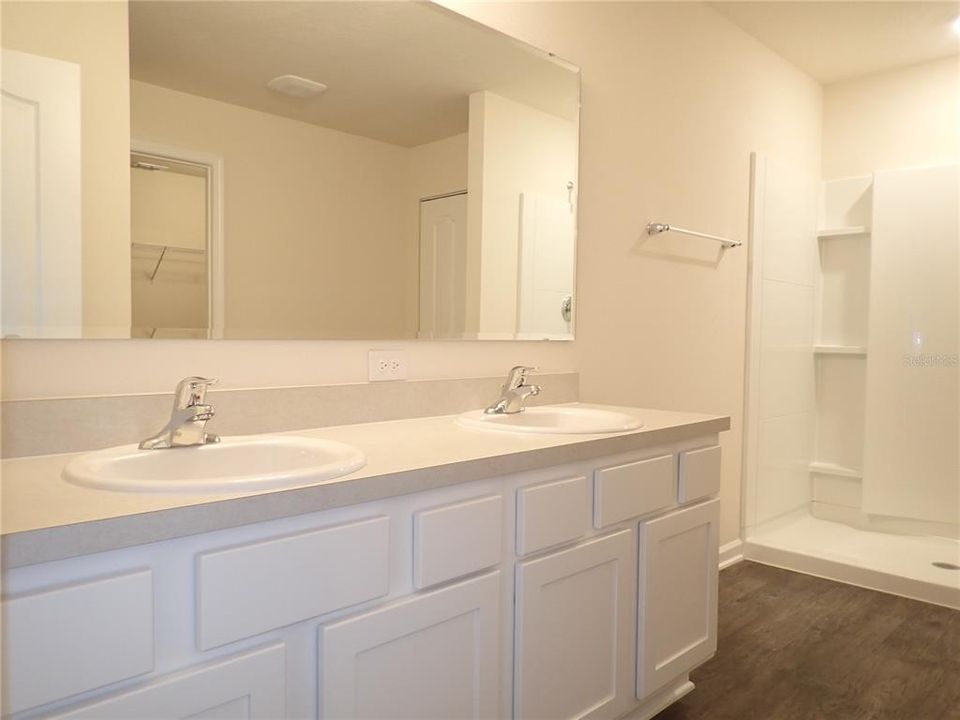 Active With Contract: $2,300 (4 beds, 2 baths, 2551 Square Feet)