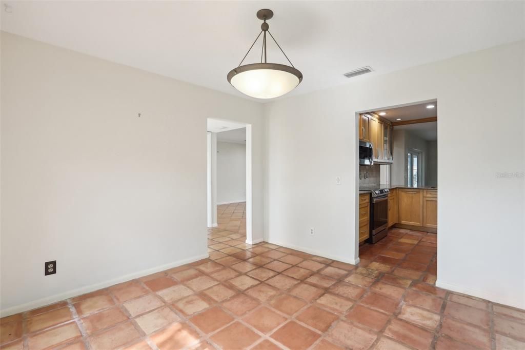 For Sale: $500,000 (3 beds, 2 baths, 1699 Square Feet)