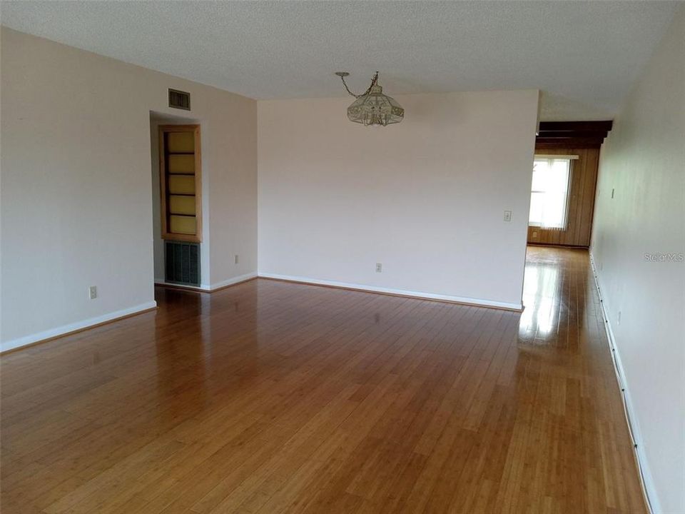 Active With Contract: $1,500 (2 beds, 2 baths, 1400 Square Feet)