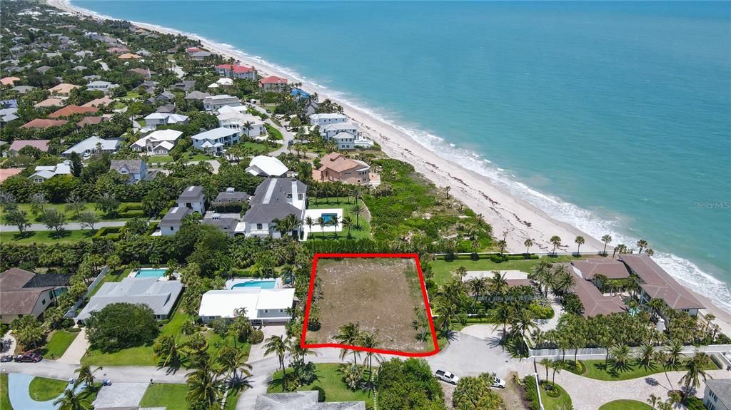 На продажу: $1,850,000 (0.35 acres)