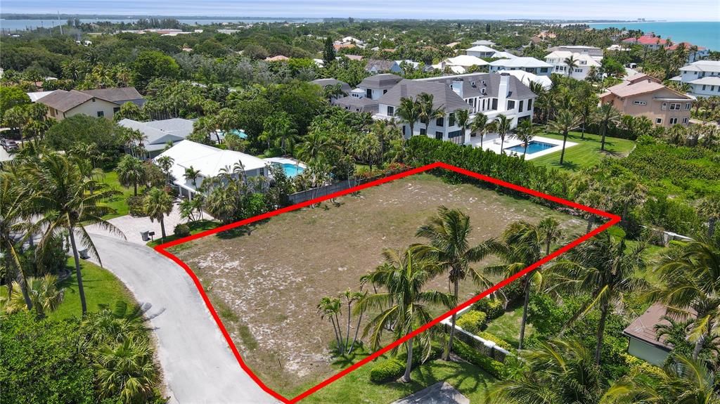 На продажу: $1,850,000 (0.35 acres)