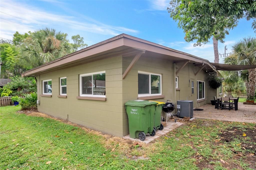 Active With Contract: $423,900 (2 beds, 2 baths, 1109 Square Feet)