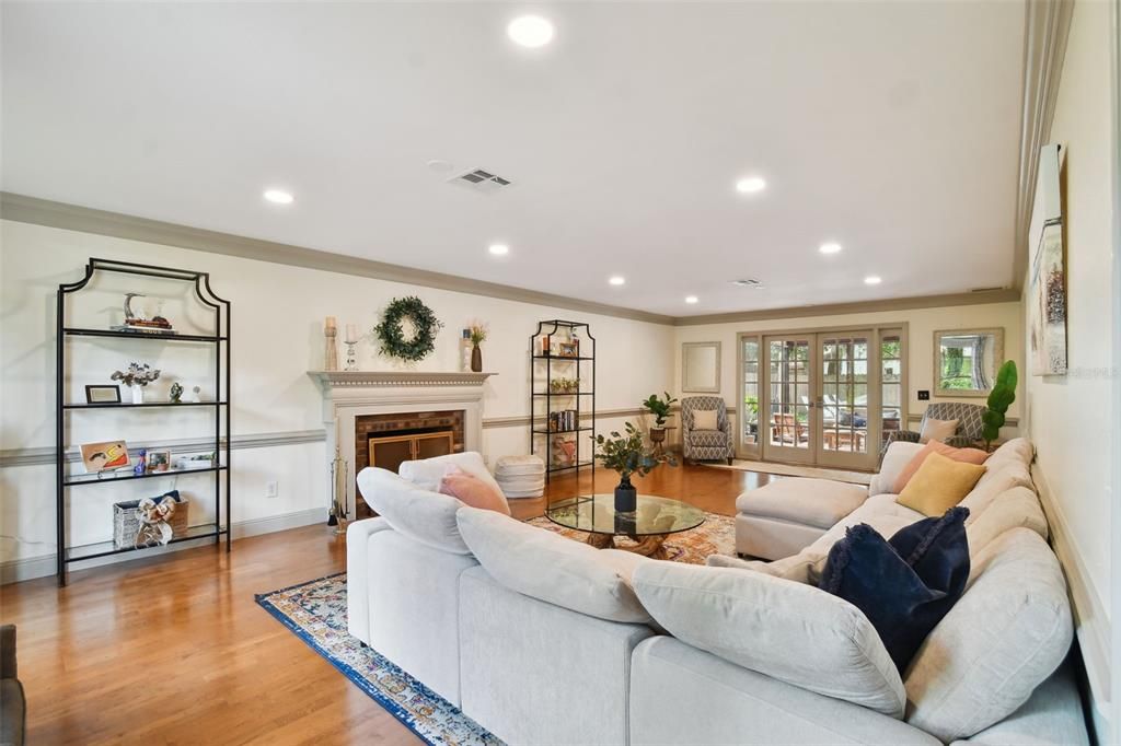 Active With Contract: $935,000 (4 beds, 3 baths, 4157 Square Feet)