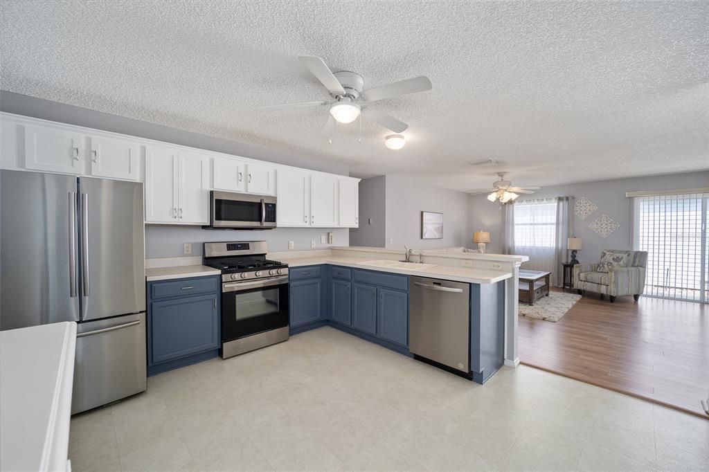 For Sale: $259,900 (2 beds, 2 baths, 1163 Square Feet)