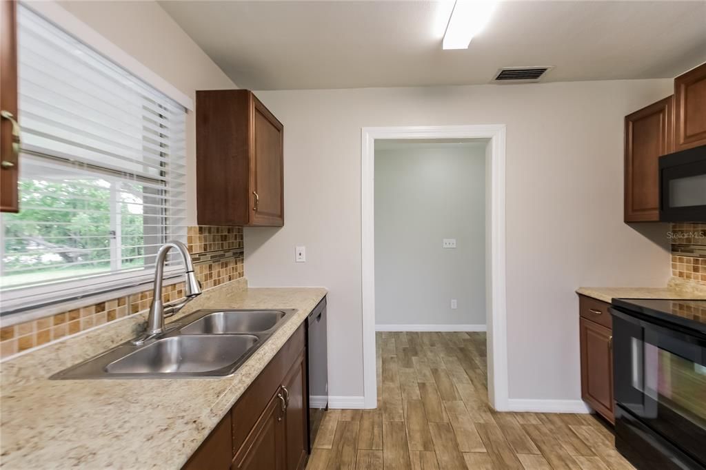 For Rent: $2,170 (3 beds, 2 baths, 1282 Square Feet)