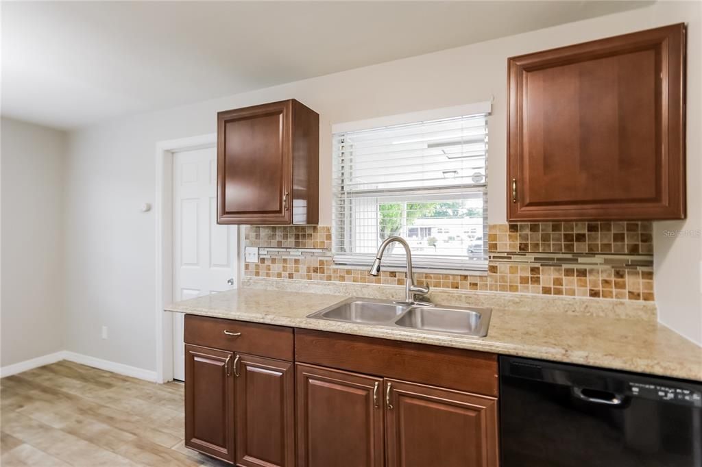 For Rent: $2,170 (3 beds, 2 baths, 1282 Square Feet)