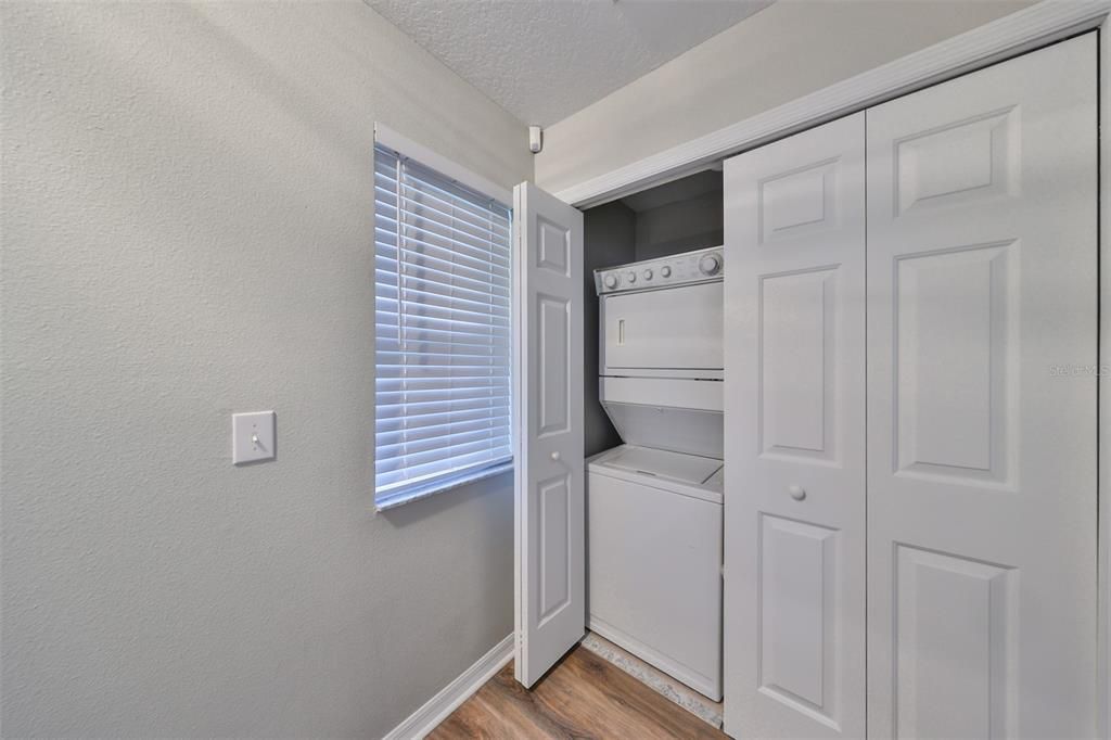 For Sale: $250,000 (2 beds, 1 baths, 1242 Square Feet)