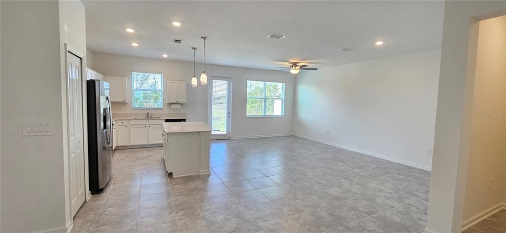 Active With Contract: $2,150 (3 beds, 2 baths, 1864 Square Feet)