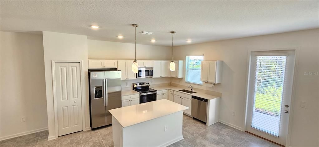 Active With Contract: $2,150 (3 beds, 2 baths, 1864 Square Feet)