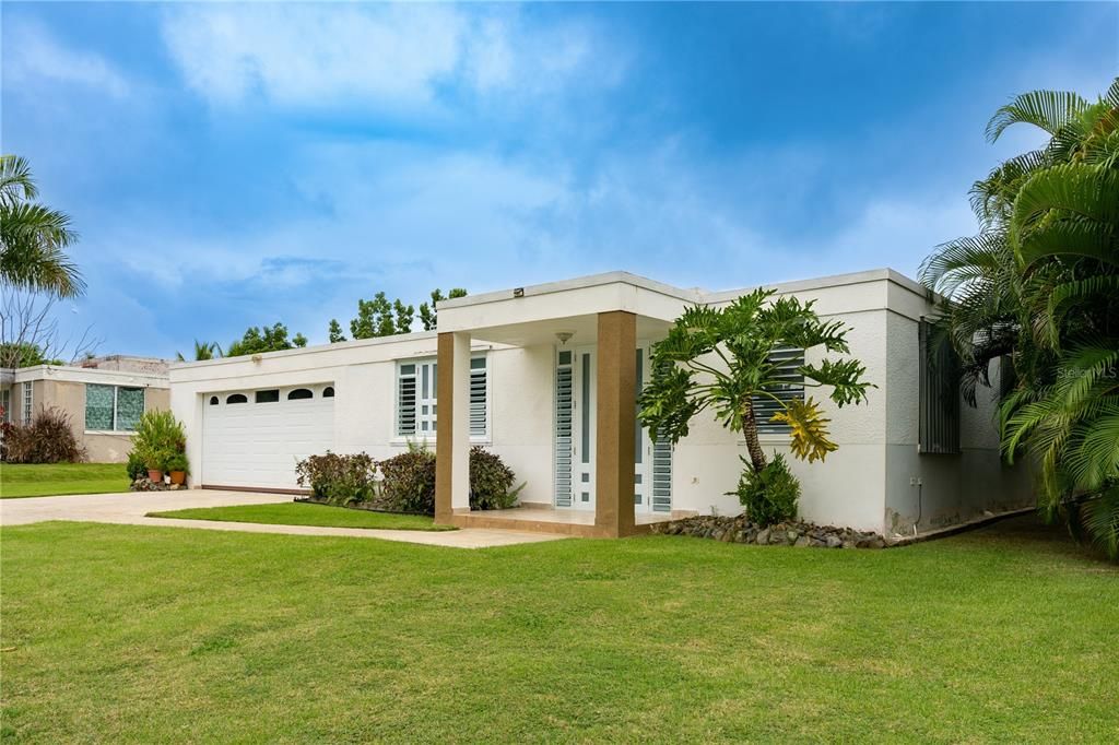 Vendido Recientemente: $240,000 (3 camas, 3 baños, 9167 Pies cuadrados)