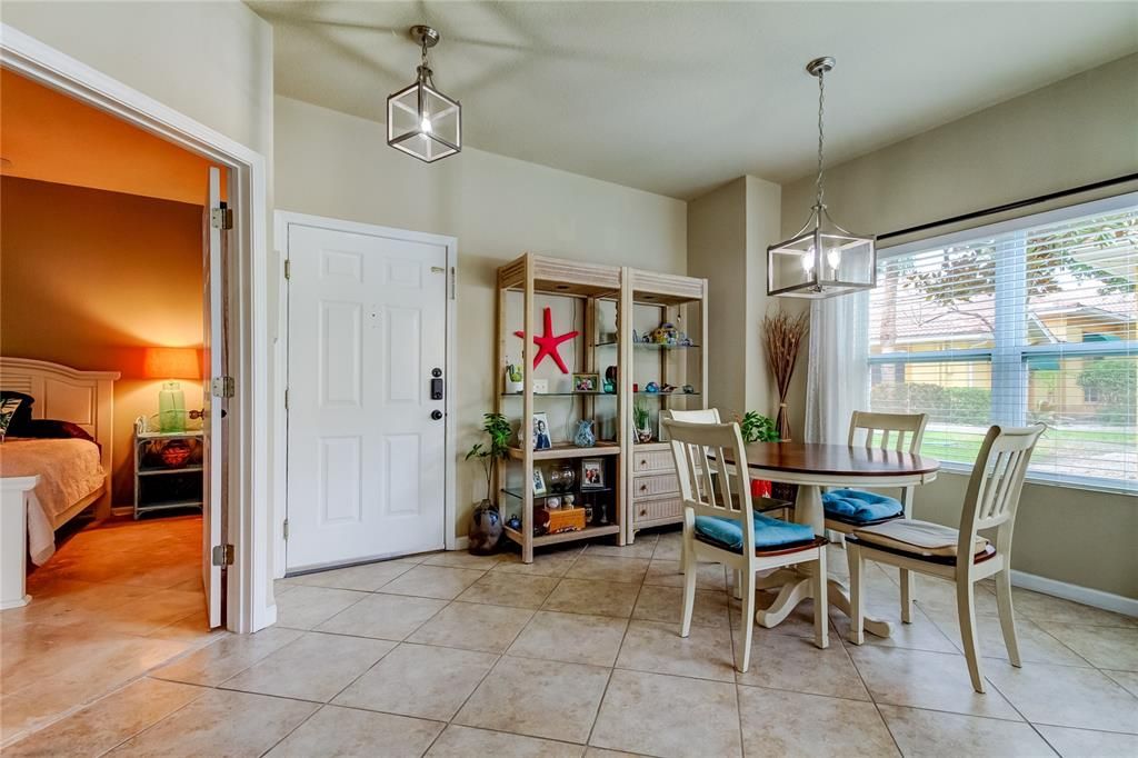 Active With Contract: $319,900 (2 beds, 2 baths, 925 Square Feet)