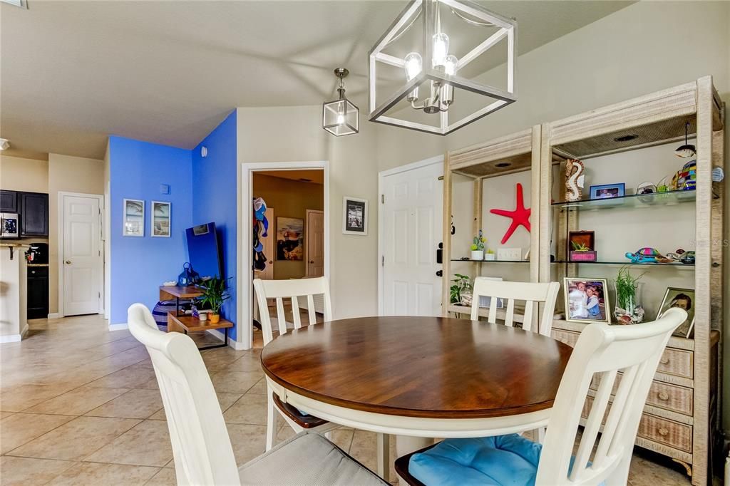 Active With Contract: $319,900 (2 beds, 2 baths, 925 Square Feet)