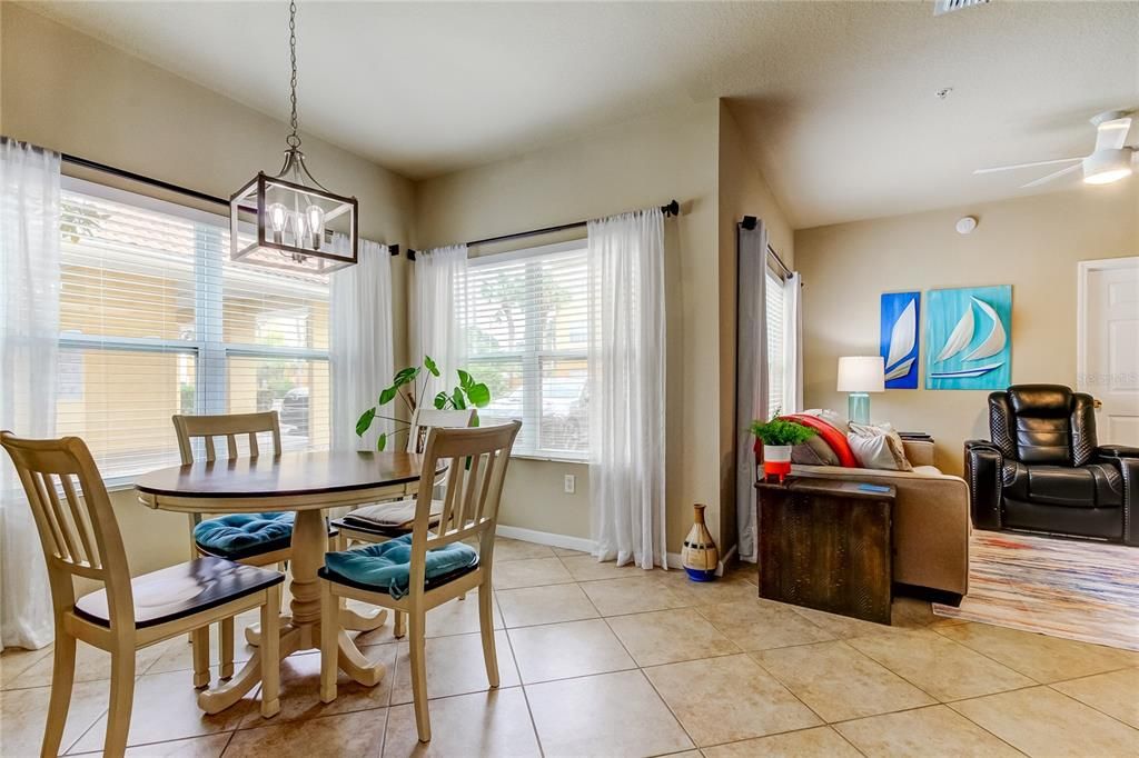 Active With Contract: $319,900 (2 beds, 2 baths, 925 Square Feet)