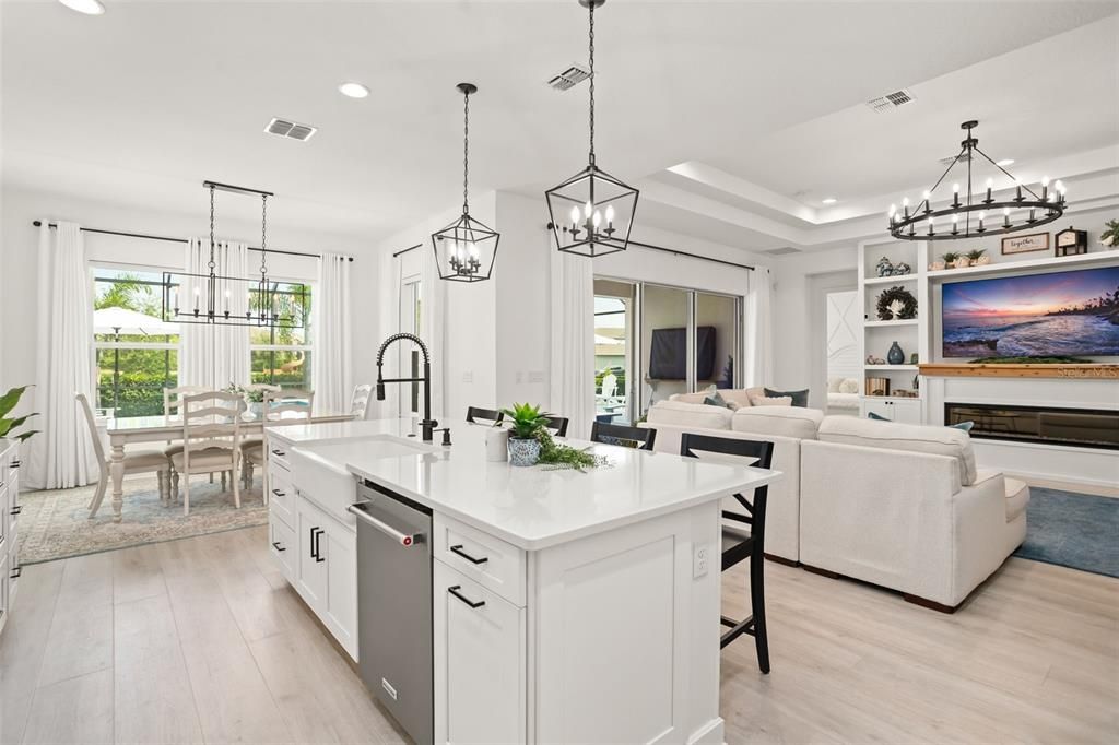 Active With Contract: $925,000 (4 beds, 3 baths, 2853 Square Feet)