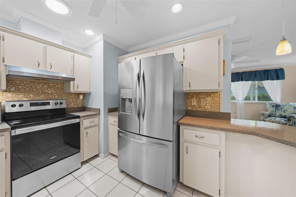 Active With Contract: $216,000 (2 beds, 2 baths, 1048 Square Feet)