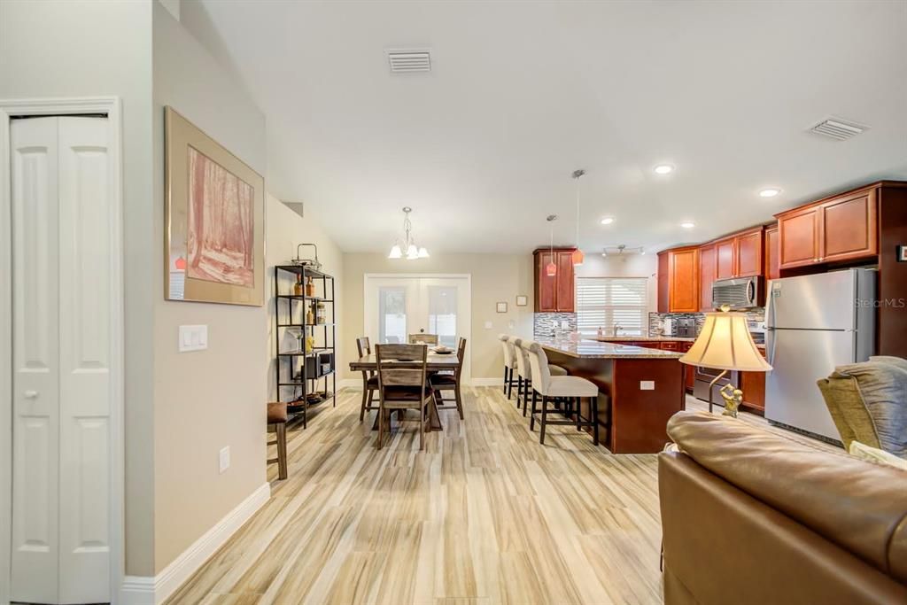 Active With Contract: $289,000 (2 beds, 2 baths, 1214 Square Feet)