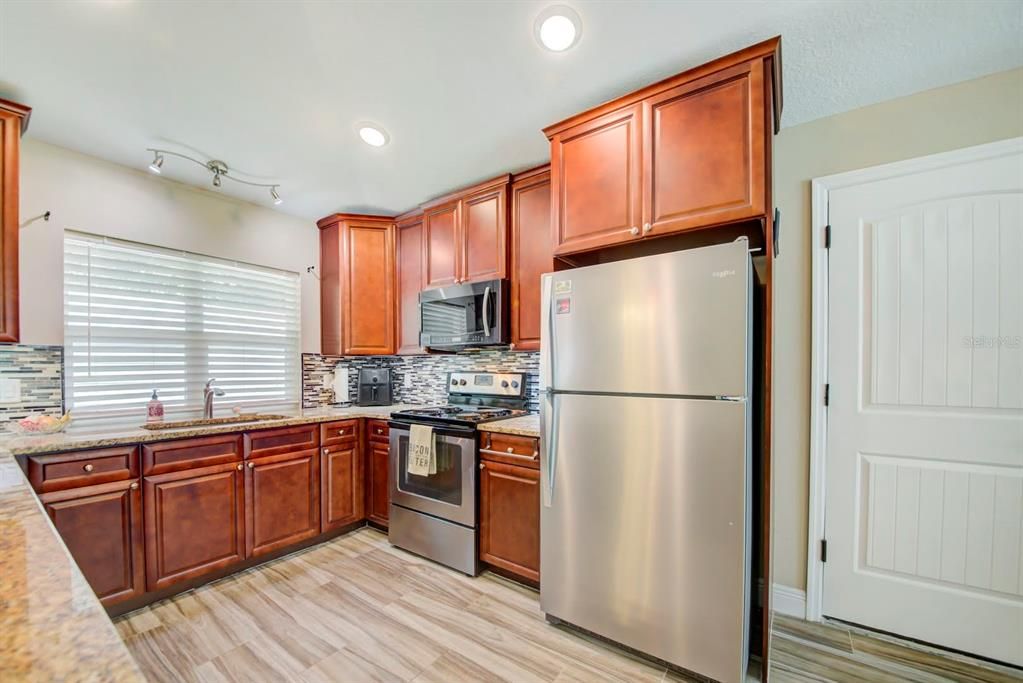 Active With Contract: $289,000 (2 beds, 2 baths, 1214 Square Feet)