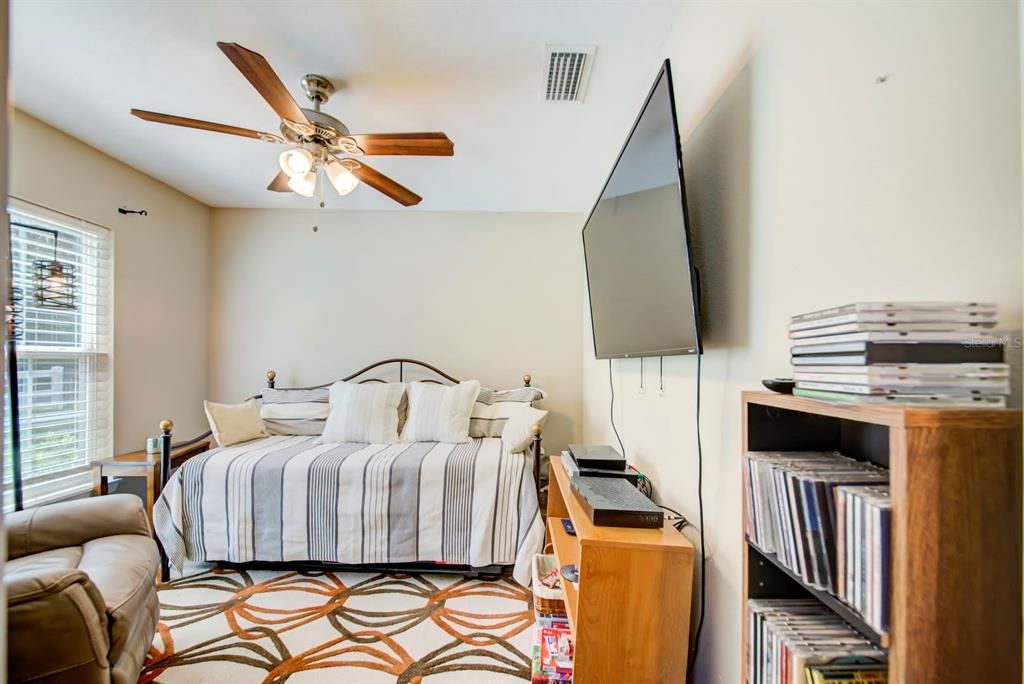 Active With Contract: $289,000 (2 beds, 2 baths, 1214 Square Feet)