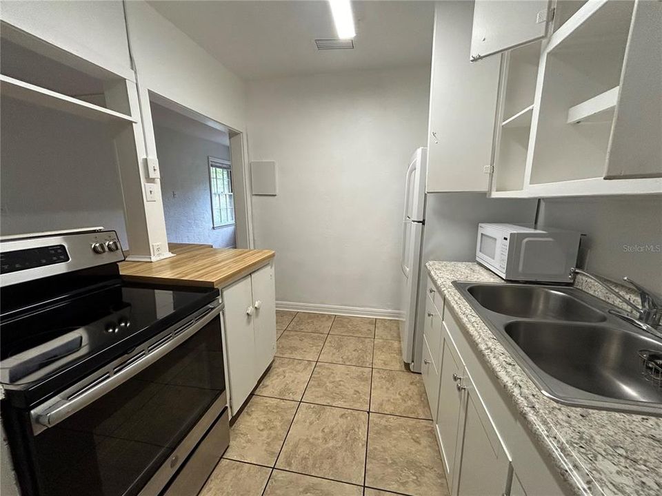 For Rent: $1,975 (3 beds, 1 baths, 1191 Square Feet)