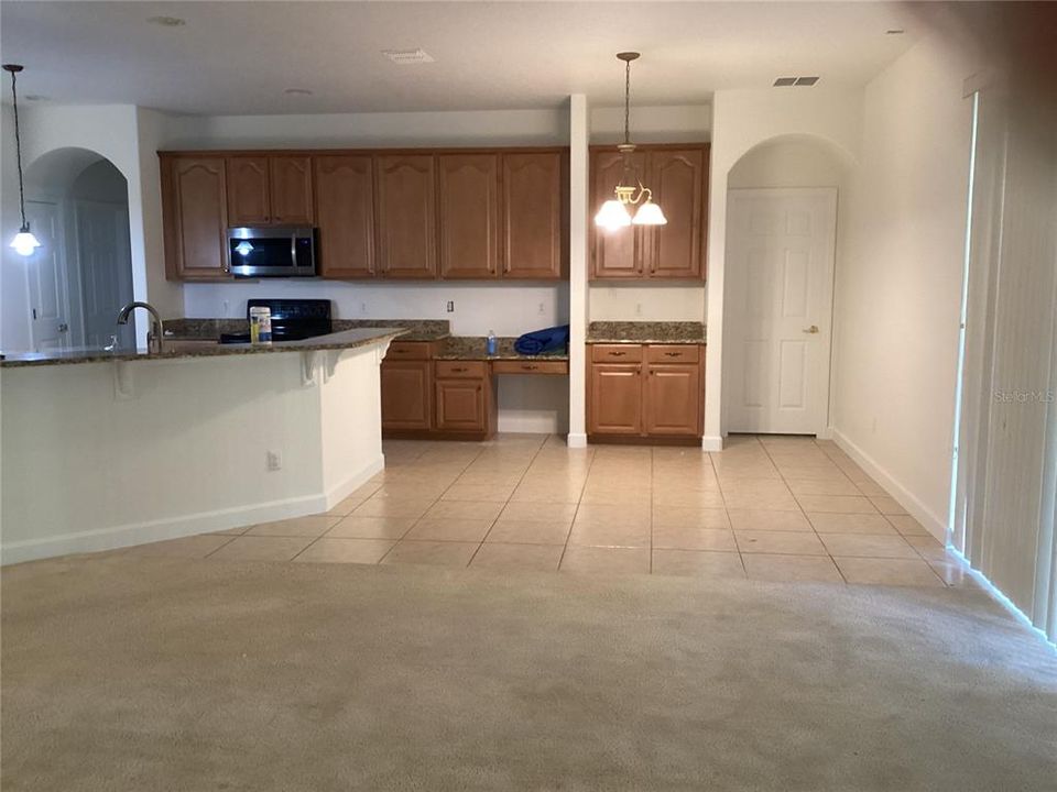 For Rent: $3,095 (4 beds, 3 baths, 2730 Square Feet)