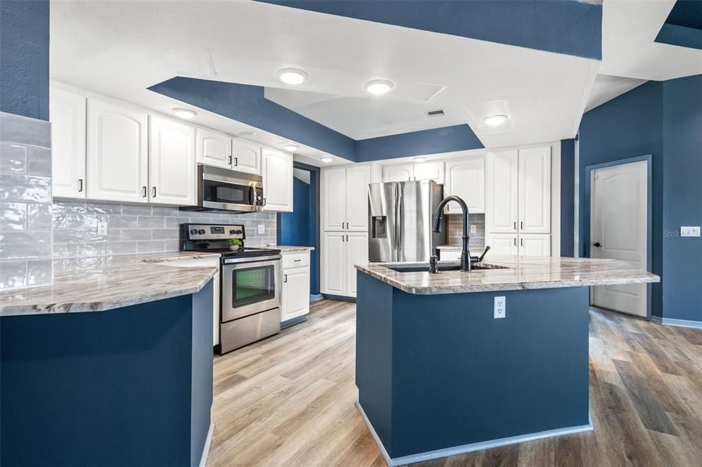 Active With Contract: $409,000 (3 beds, 2 baths, 1916 Square Feet)