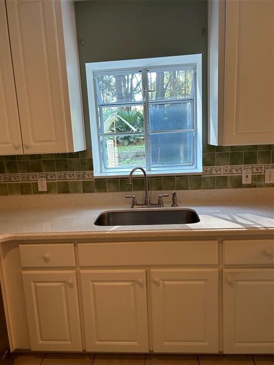 Kitchen garden window