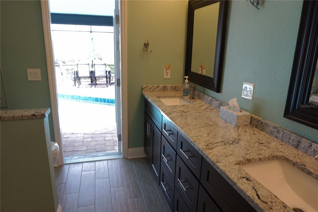 Owner's ensuite/pool bath