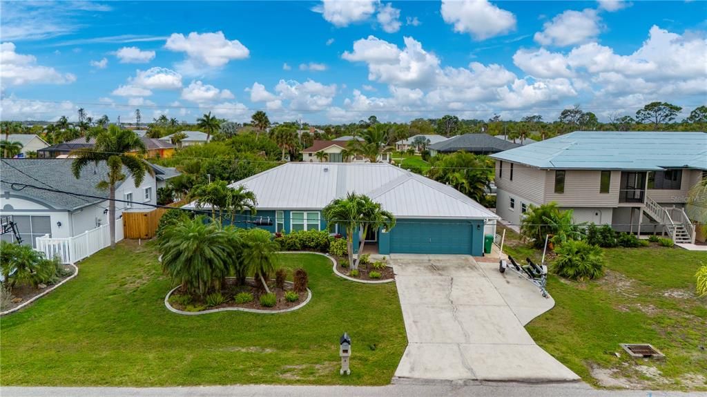 For Sale: $699,900 (3 beds, 2 baths, 1970 Square Feet)