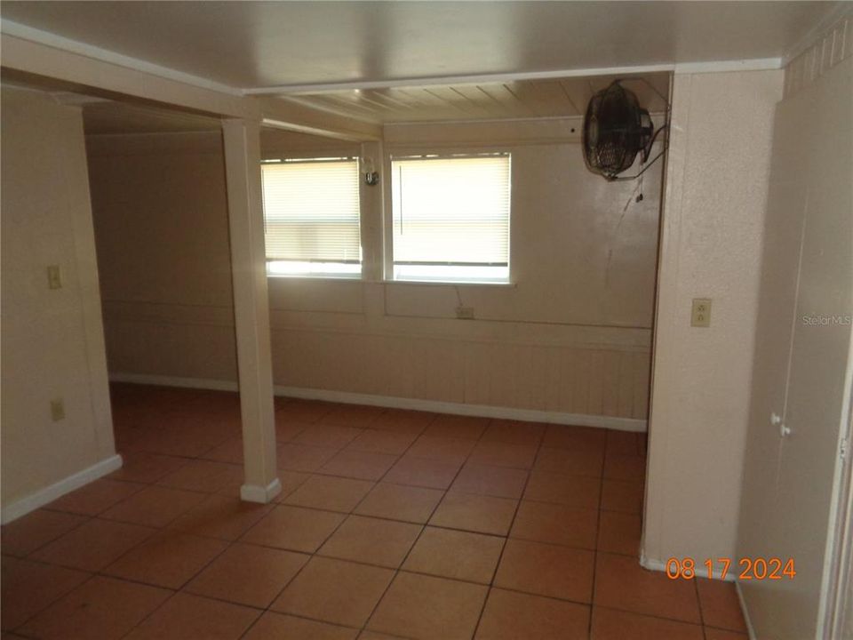 For Rent: $1,050 (1 beds, 1 baths, 400 Square Feet)