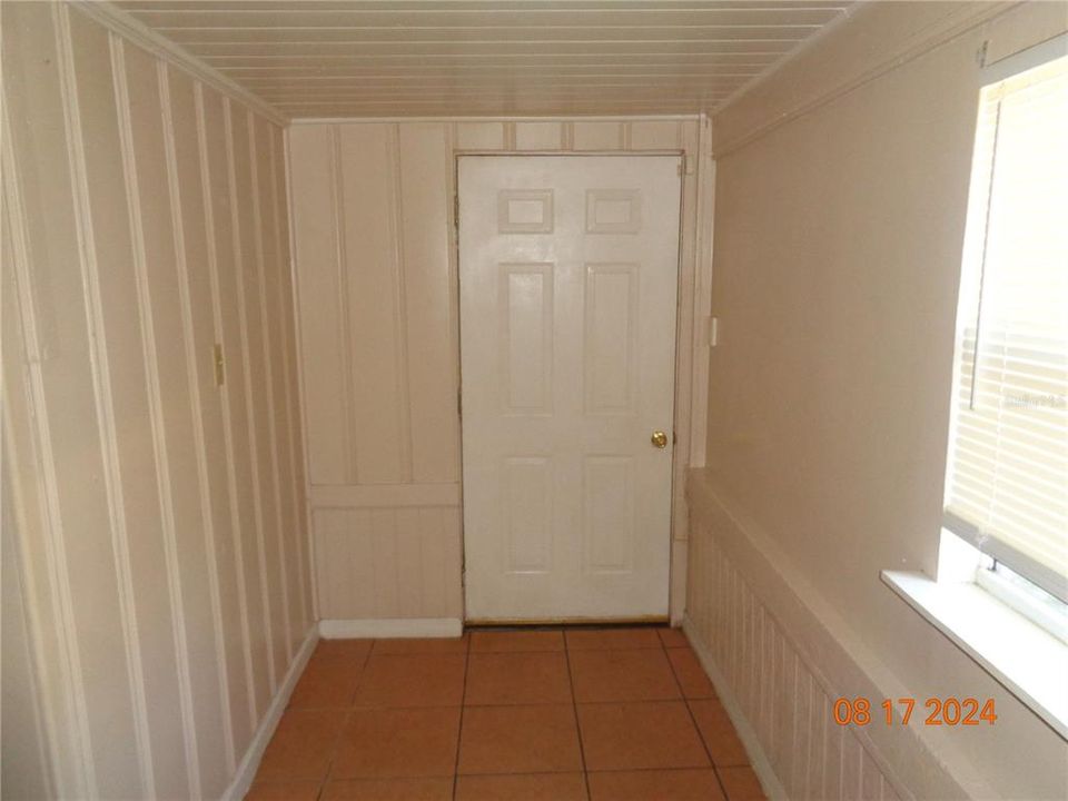 For Rent: $1,050 (1 beds, 1 baths, 400 Square Feet)