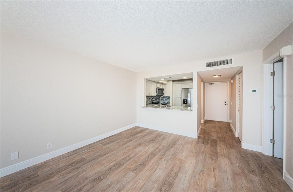 For Sale: $349,900 (1 beds, 1 baths, 790 Square Feet)