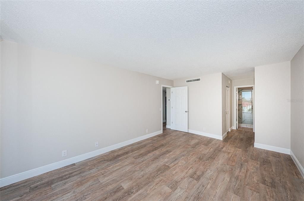 For Sale: $349,900 (1 beds, 1 baths, 790 Square Feet)