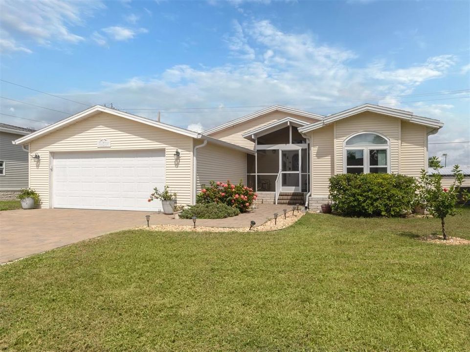 For Sale: $309,900 (3 beds, 2 baths, 2162 Square Feet)