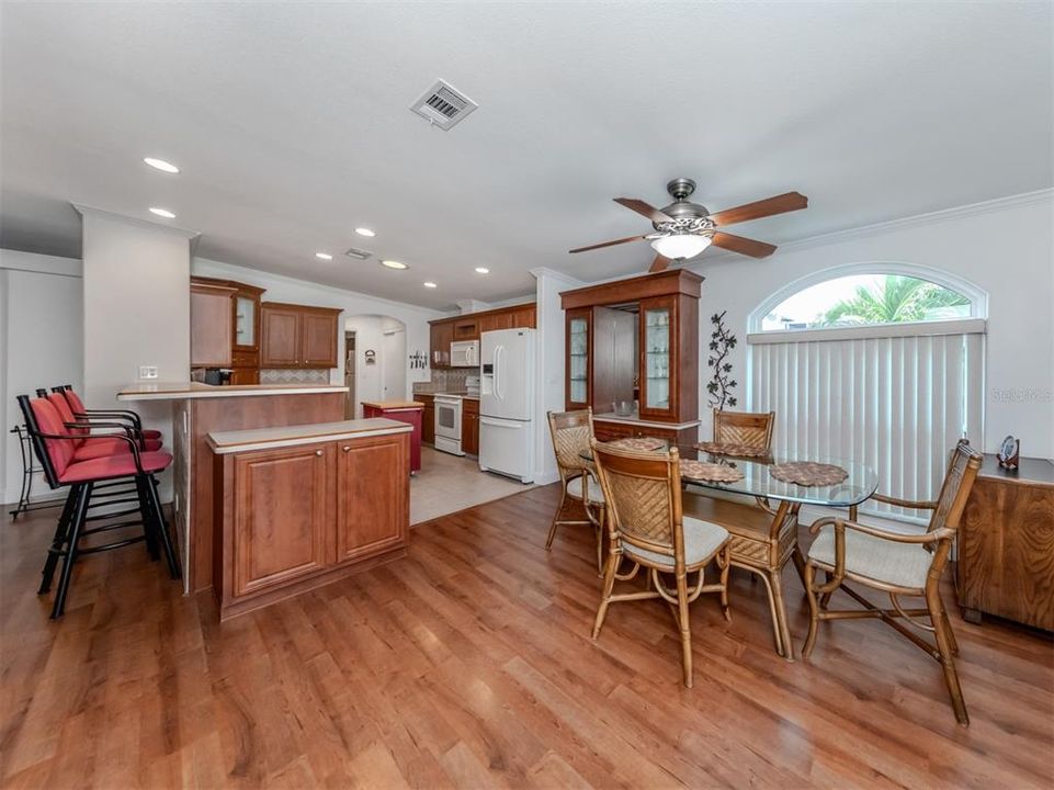 Dining room/dining room.