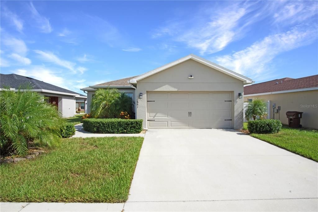 Active With Contract: $1,900 (3 beds, 2 baths, 1323 Square Feet)