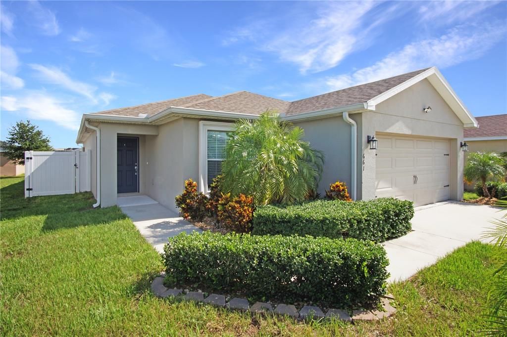 Active With Contract: $1,900 (3 beds, 2 baths, 1323 Square Feet)