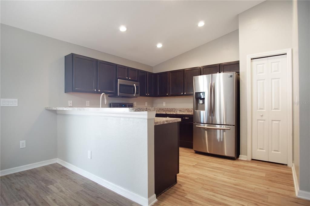 Active With Contract: $1,900 (3 beds, 2 baths, 1323 Square Feet)