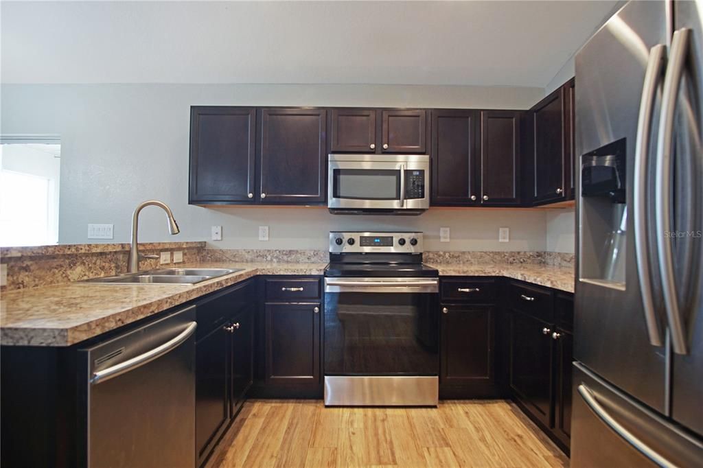 Active With Contract: $1,900 (3 beds, 2 baths, 1323 Square Feet)