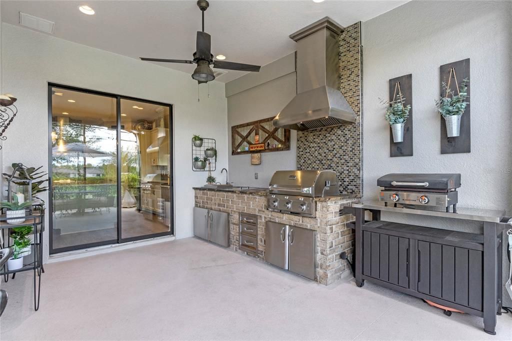 Outdoor kitchen includes infared grill!