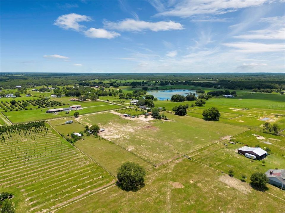 На продажу: $430,000 (10.33 acres)