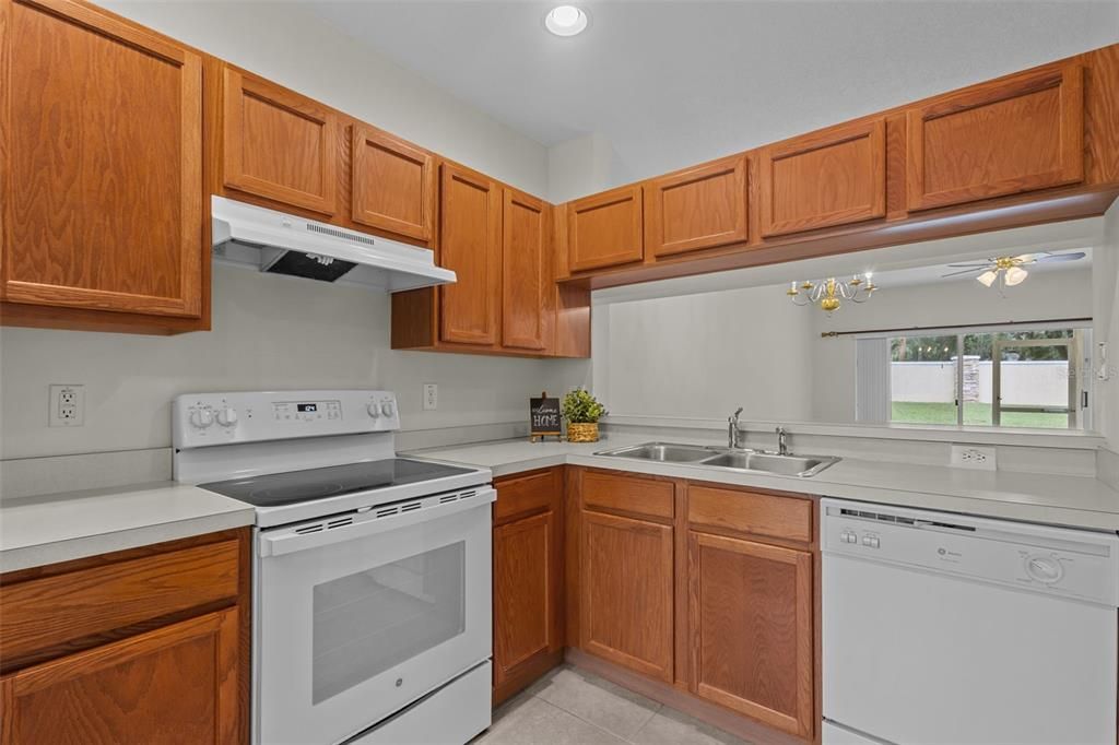 For Sale: $221,900 (2 beds, 2 baths, 1184 Square Feet)