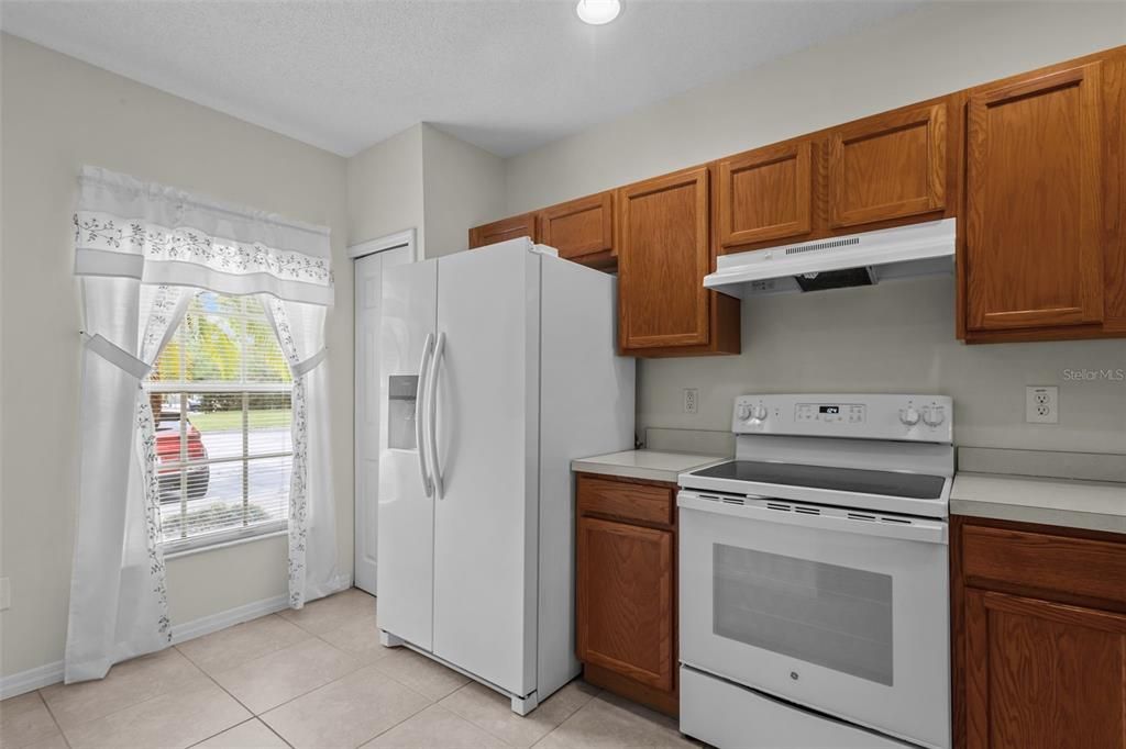 For Sale: $221,900 (2 beds, 2 baths, 1184 Square Feet)