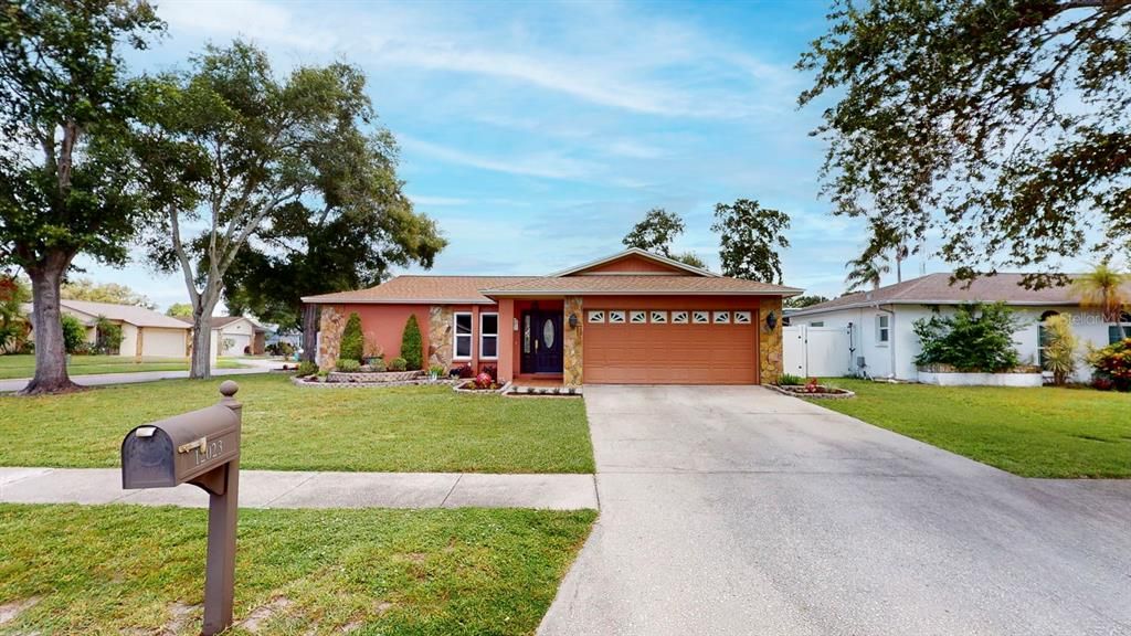 Active With Contract: $489,900 (3 beds, 2 baths, 1871 Square Feet)