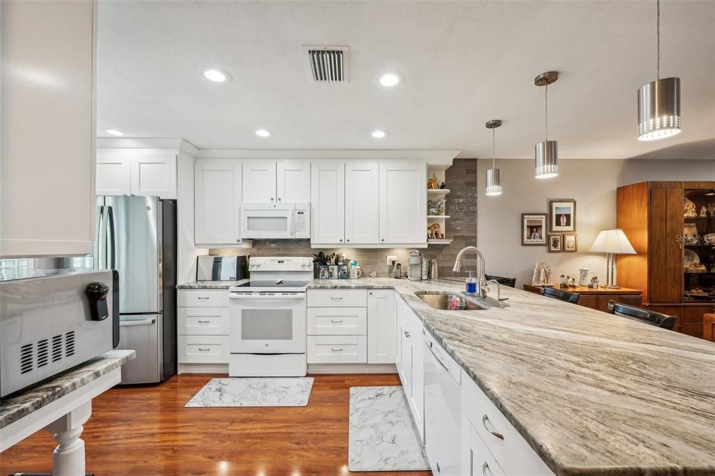 Another view of this gorgeous kitchen.